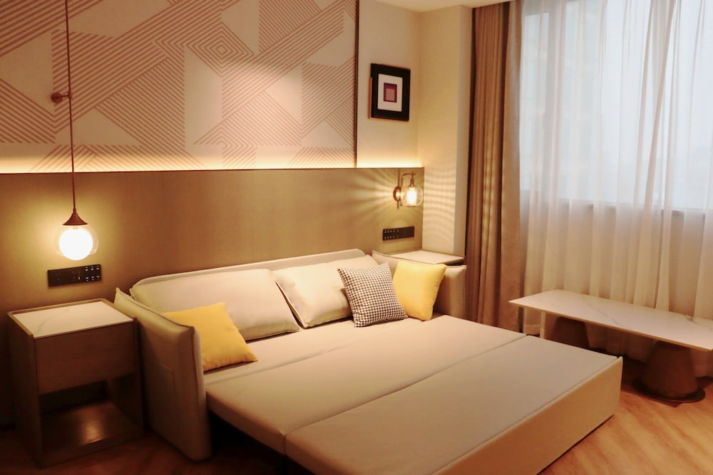 Suite, King Bed, Murphy Bed، Crowne Plaza City Center Ningbo 3/5