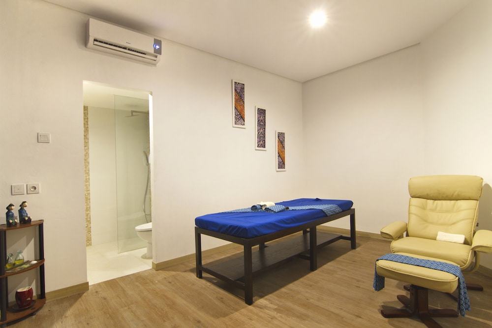 Bonnet Hotel 16/34