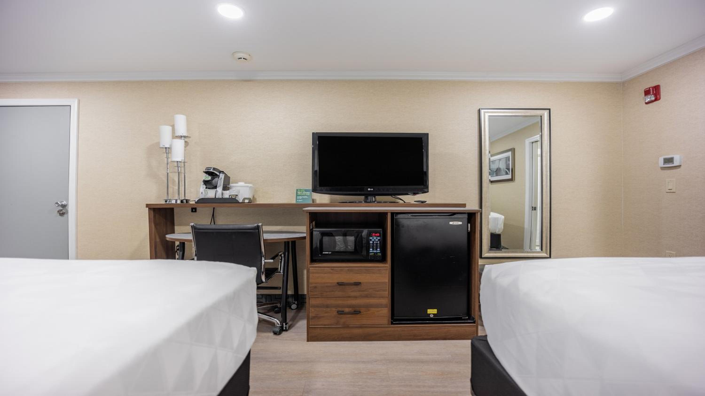 غرفة بسريرين منفصلين لذوي الإعاقة، Holiday Inn Plainview-Long Island 2/5