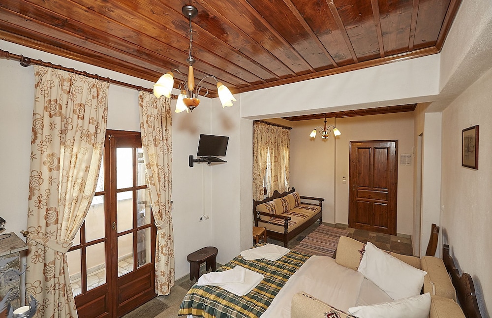 Atrapos Hotel 20/50
