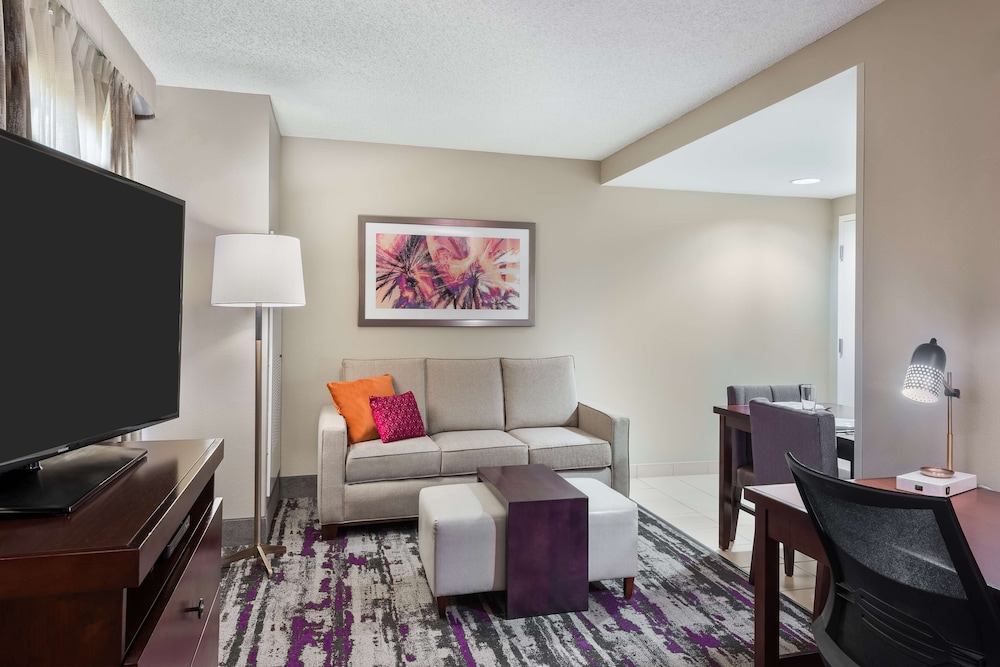 Homewood Suites By Hilton Orlando-Ucf Area 38/66