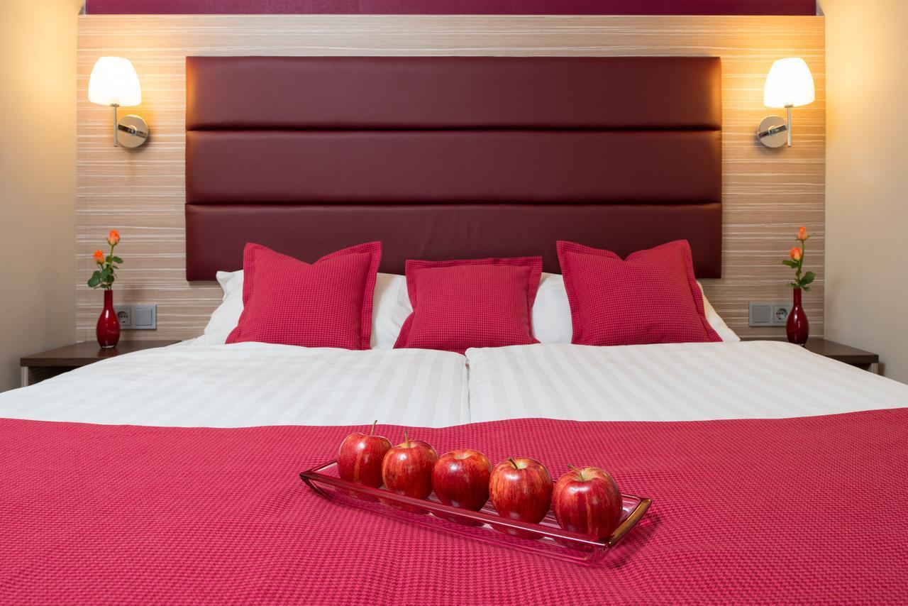 Room, Quadruple