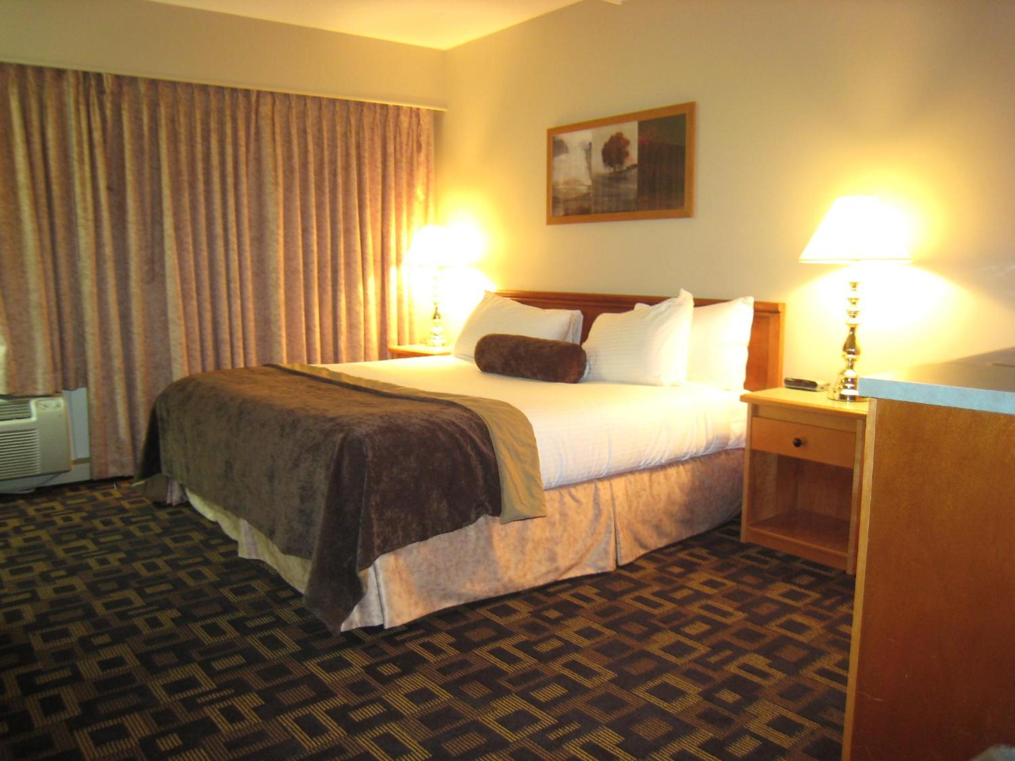 Efficiency, Suite, 3 Bunk Beds, Queen Bed, Pool Side