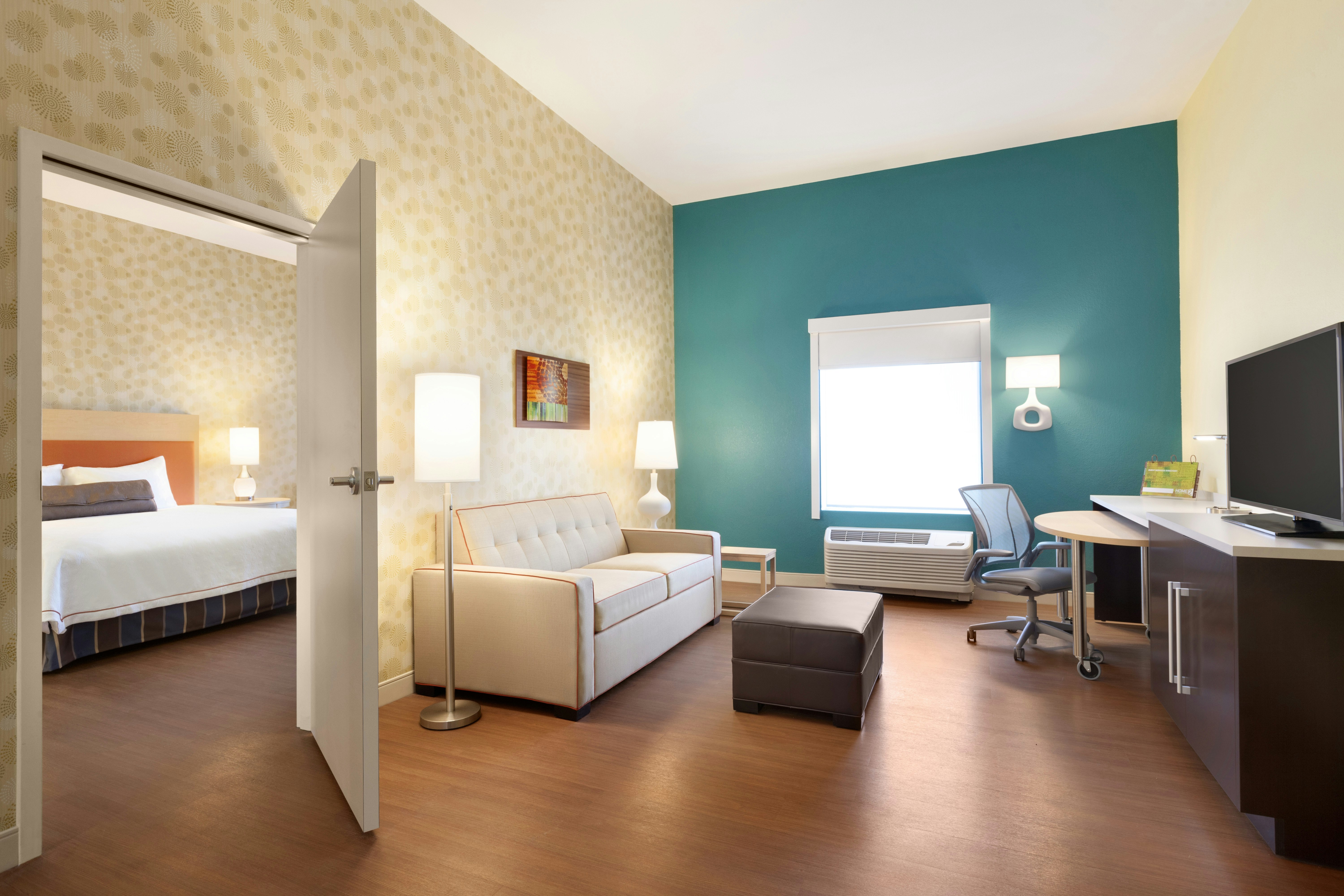 SUITE, KING BED, ACCESSIBLE