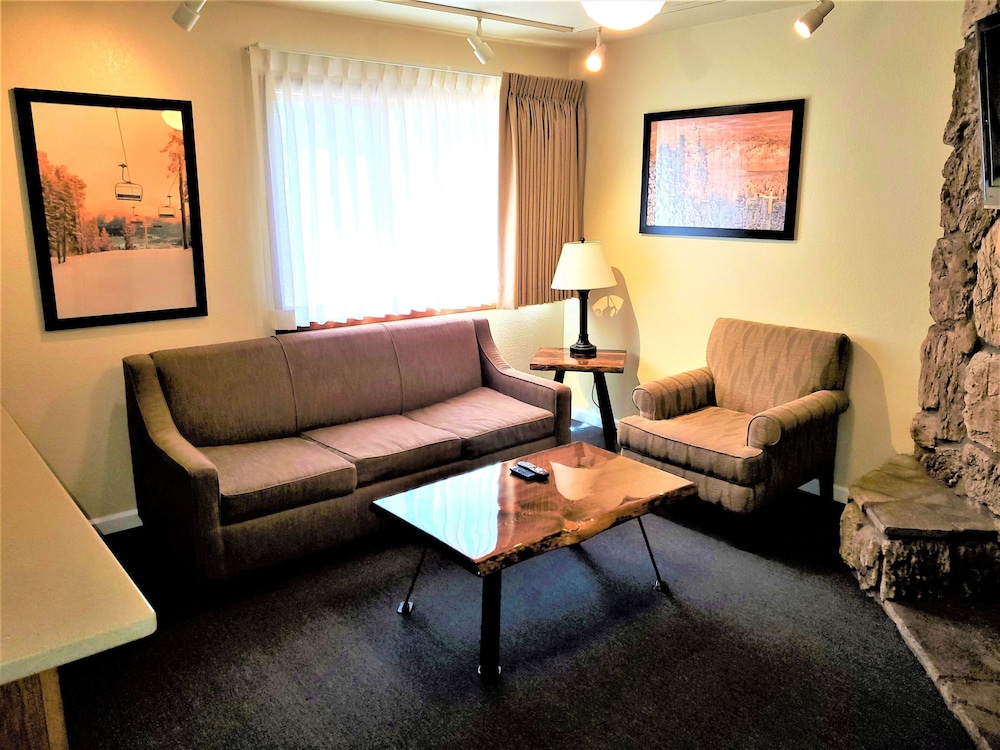 Getaways at Snow Lake Lodge 32/50