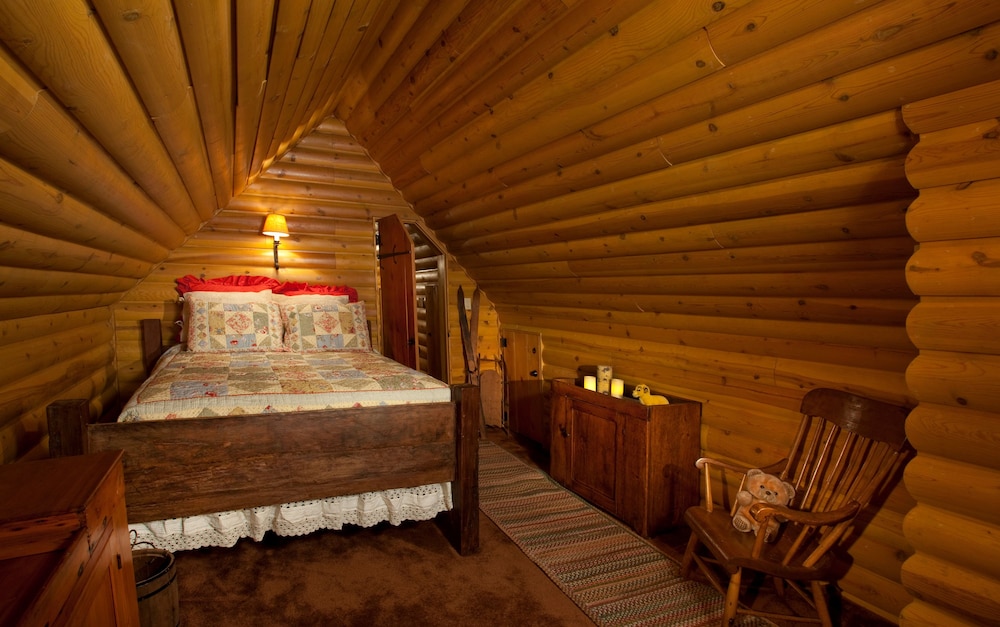 Alpine Village Suites 17/50
