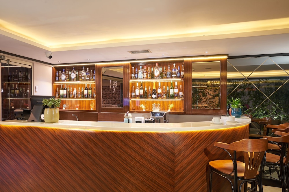 Atro Hotel 7/44