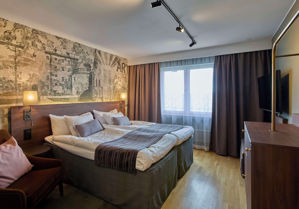 Master, Suite, Twin Beds, Sofa