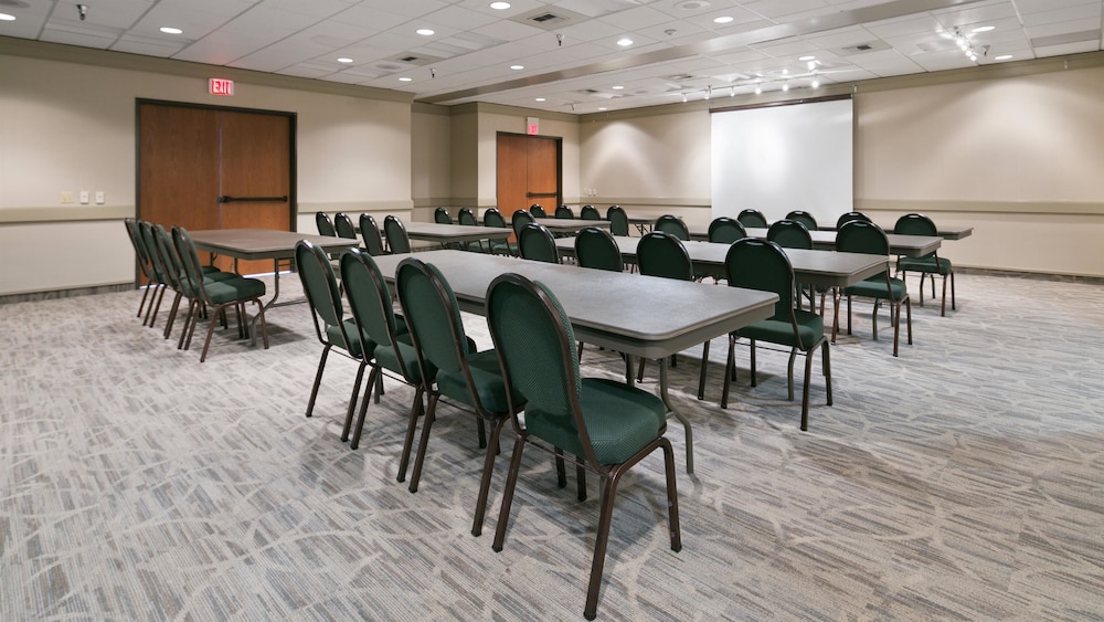 Best Western Plus Oak Harbor Hotel & Conference Center 35/41