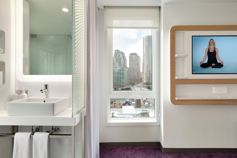YOTEL Boston, Select by Hilton 79/79