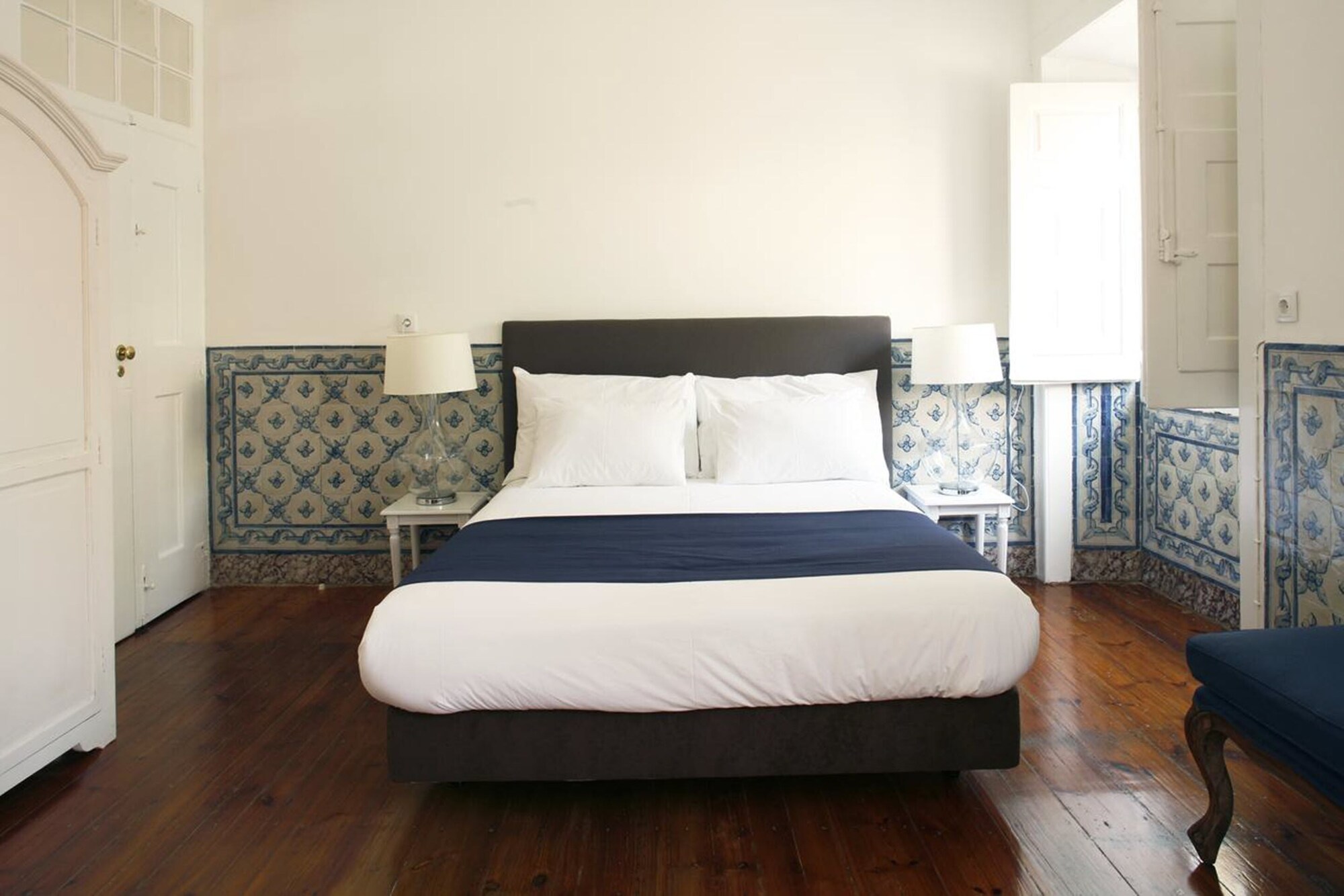 EXECUTIVE, DOUBLE BED