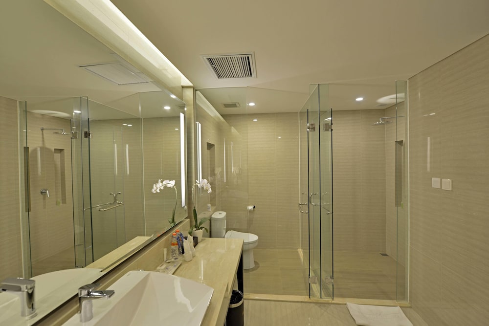 Lombok Astoria Hotel 50/50