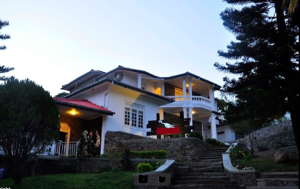 Layathraa Hotel And Restaurant photo1