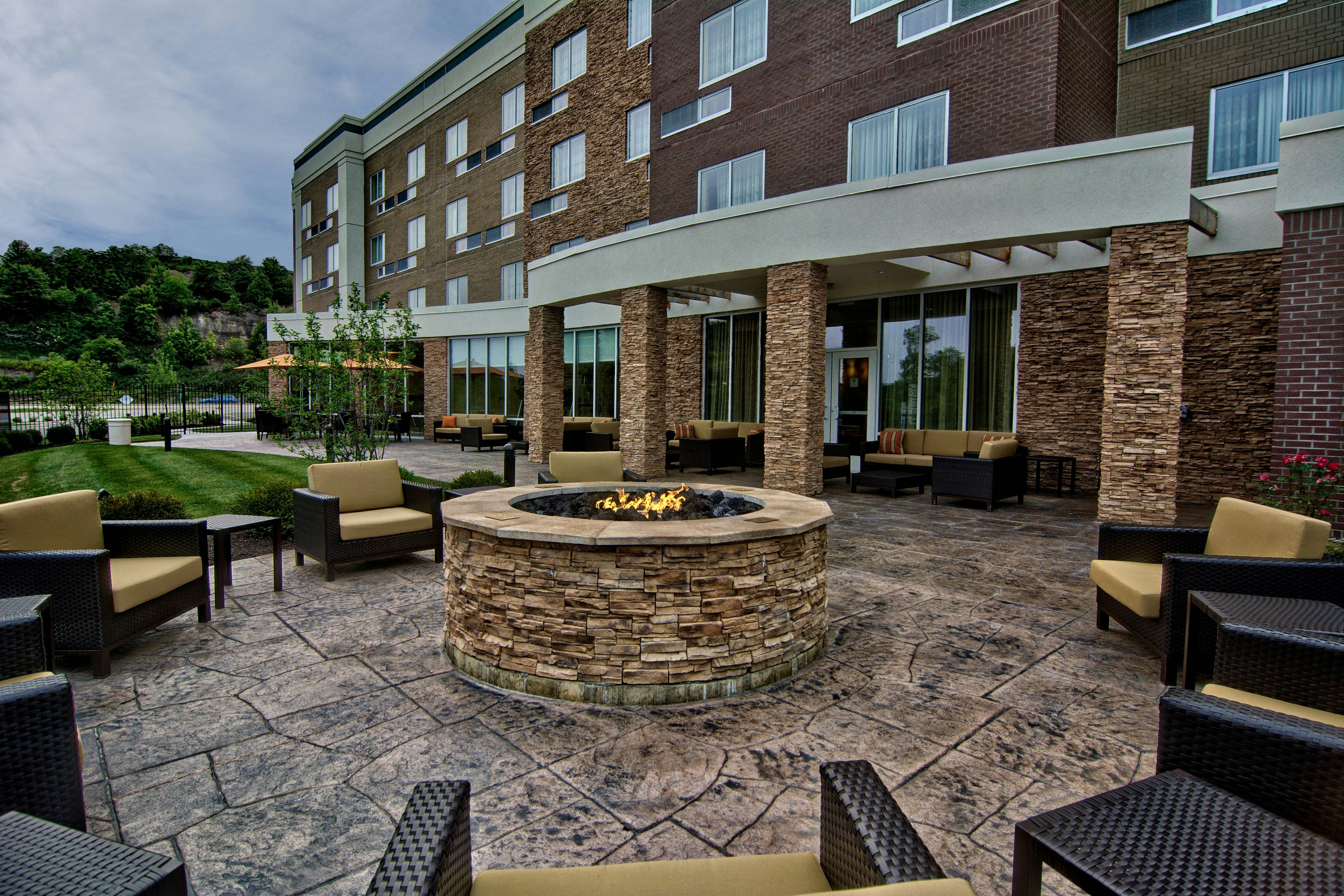 Courtyard by Marriott Bridgeport Clarksburg 43/43