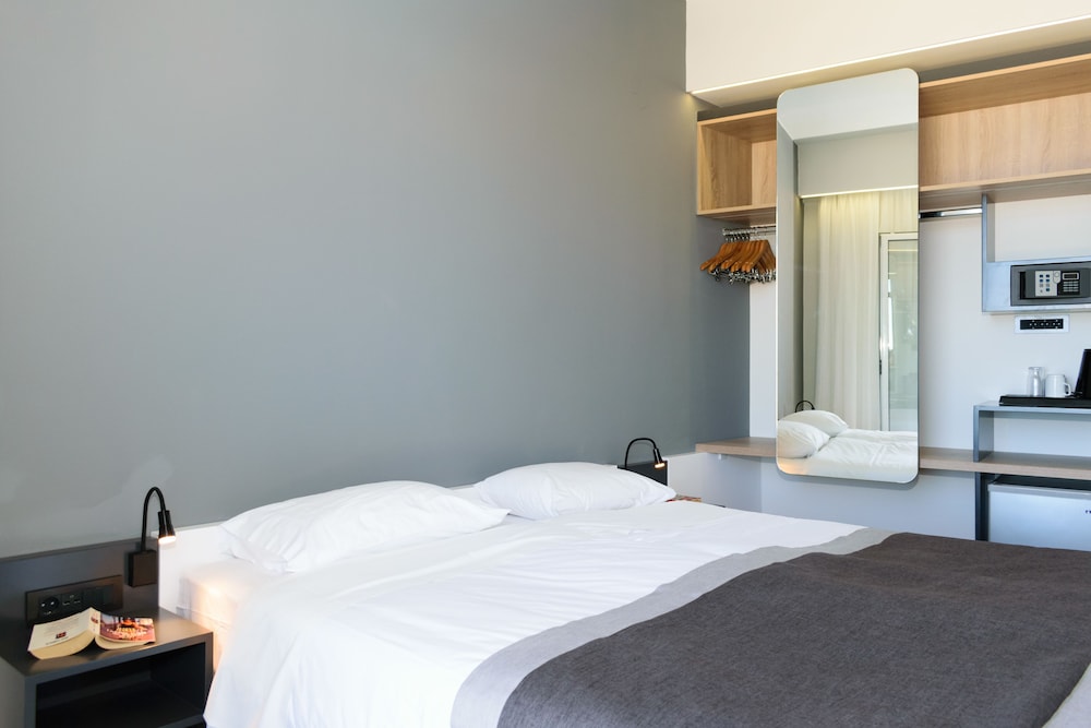 Renieris Hotel 29/75