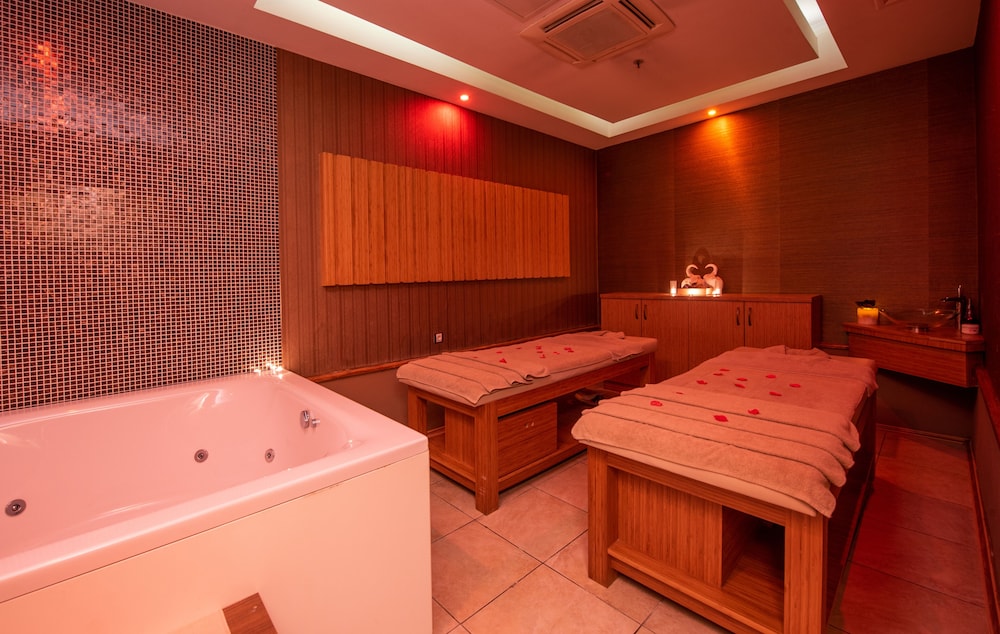 Wellborn Luxury Hotel 19/47