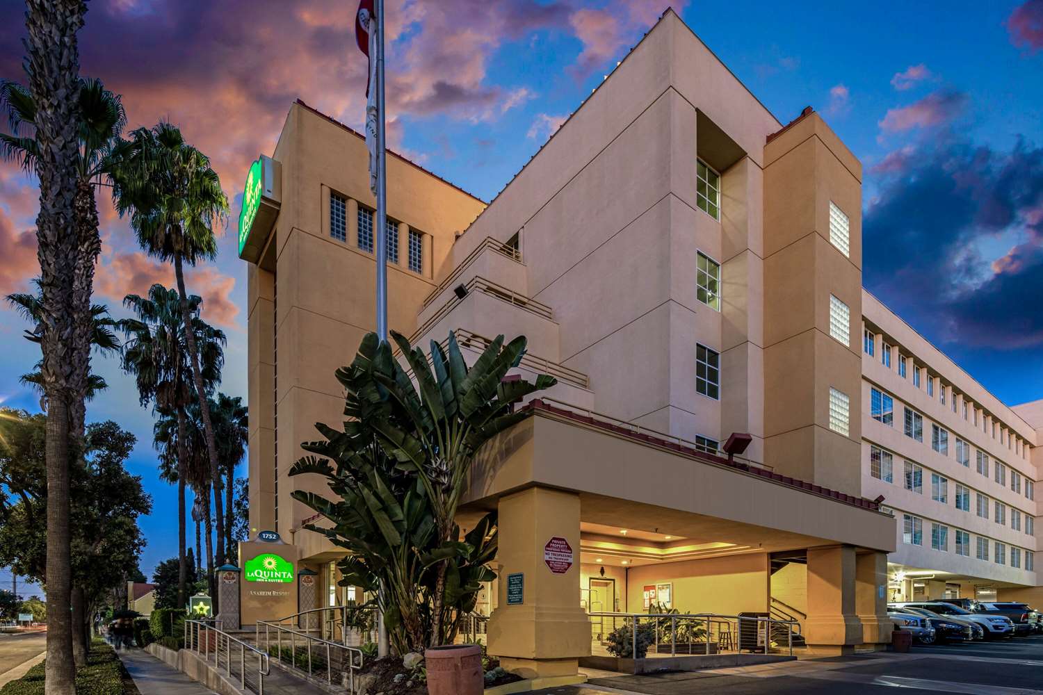 Holiday Inn Express & Suites Anaheim Convention Center Area 2/45