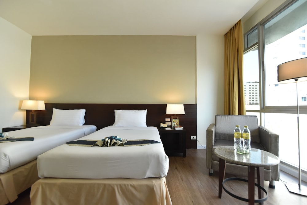 Golden Crown Grand Hotel 12/50