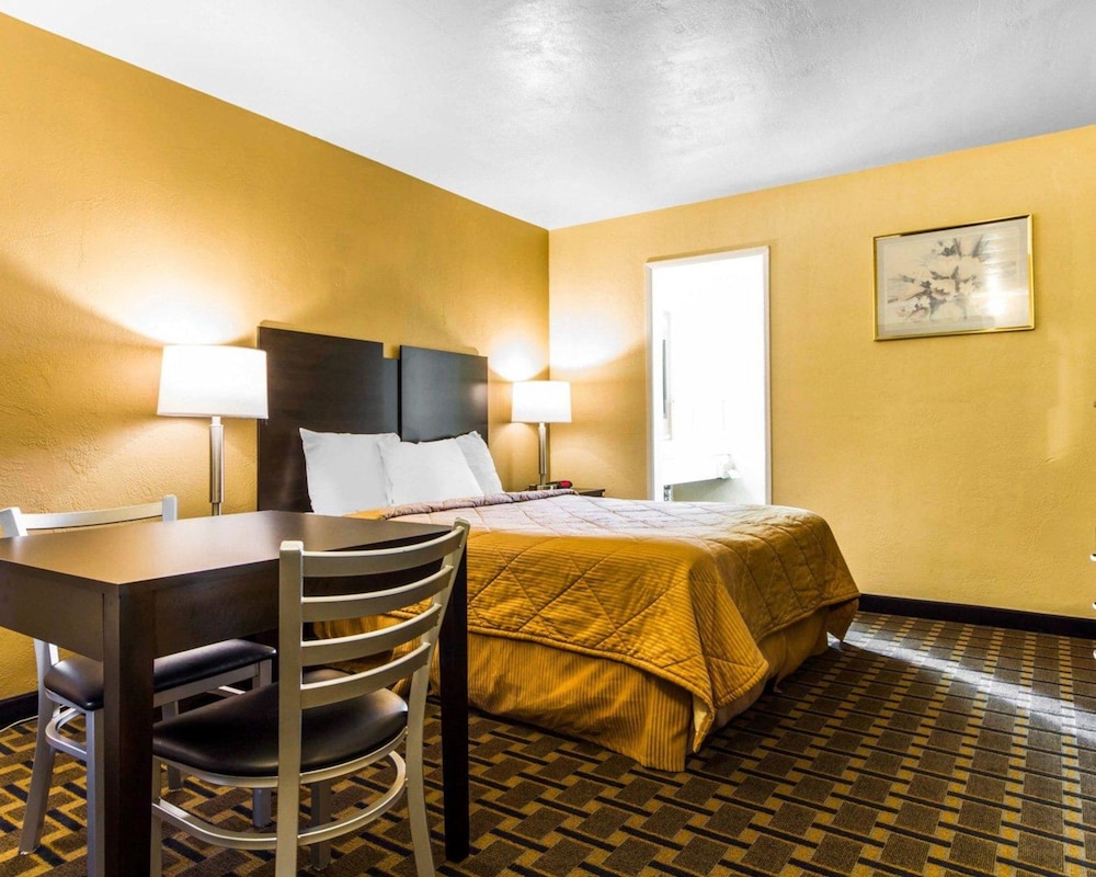 Econo Lodge Sacramento Convention Center 19/26