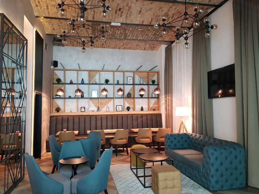 Capital Hotel Garni 38/55