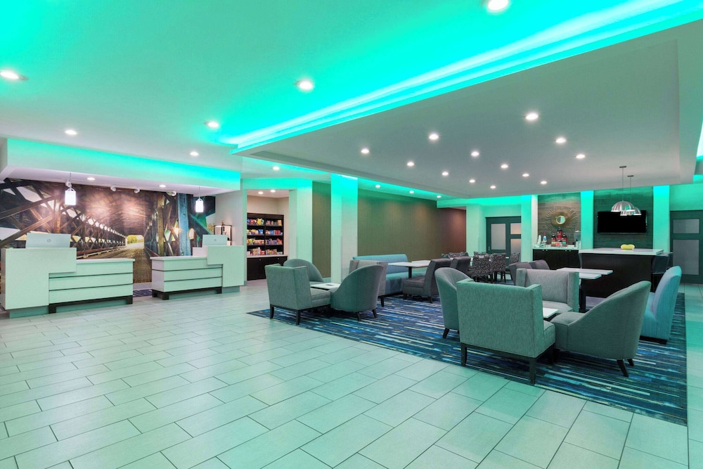 La Quinta Inn and Suites by Wyndham Cullman 28/46