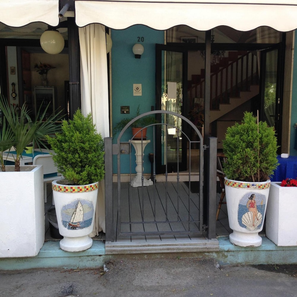 Villa Giovanna Hotel 34/40