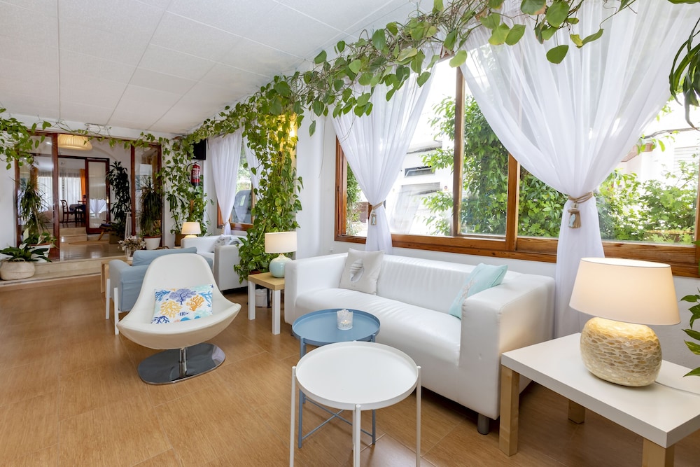 Manolita Hostal 50/71