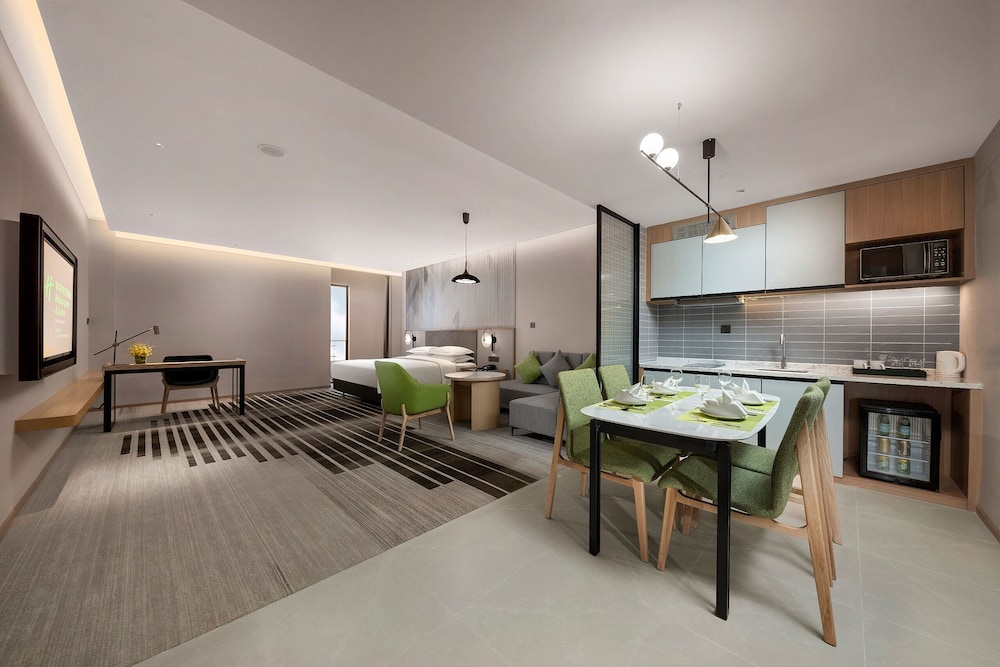 Holiday Inn & Suites Wuhan International Expo 54/67