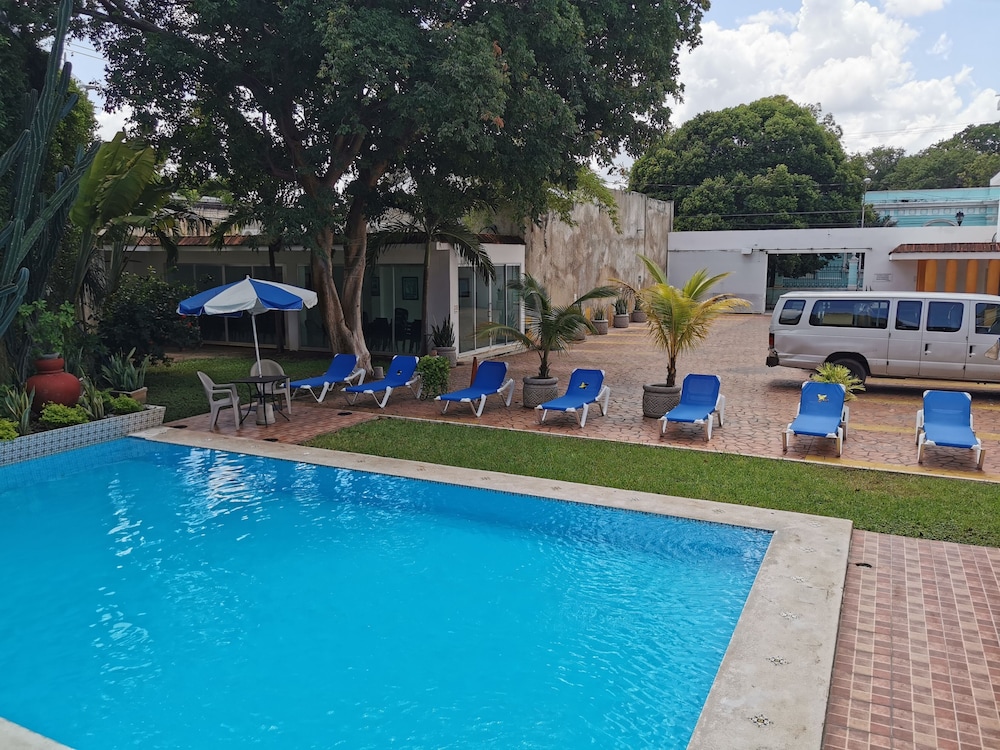 Las Dalias Inn 44/60