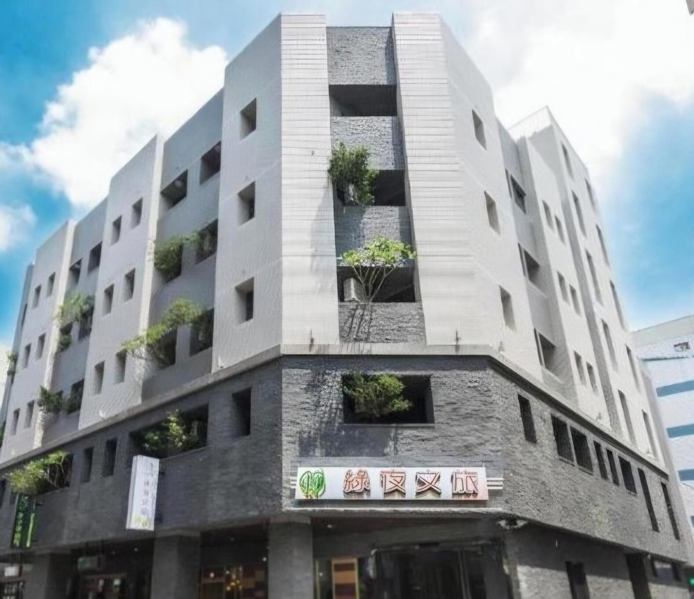 Greenight Hotel 8/72