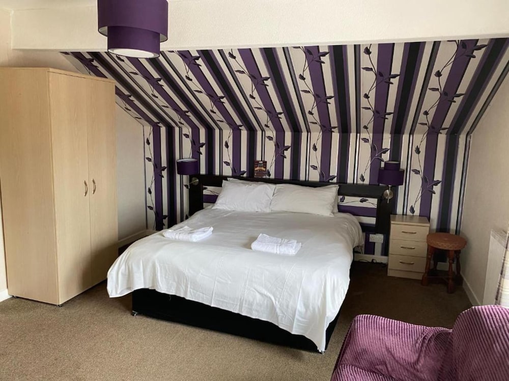The Arncliffe Hotel 31/50