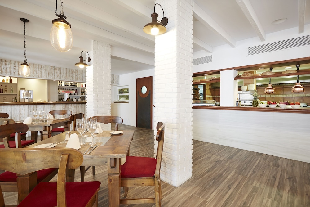 INSOTEL TARIDA BEACH SENSATORI RESORT 26/50