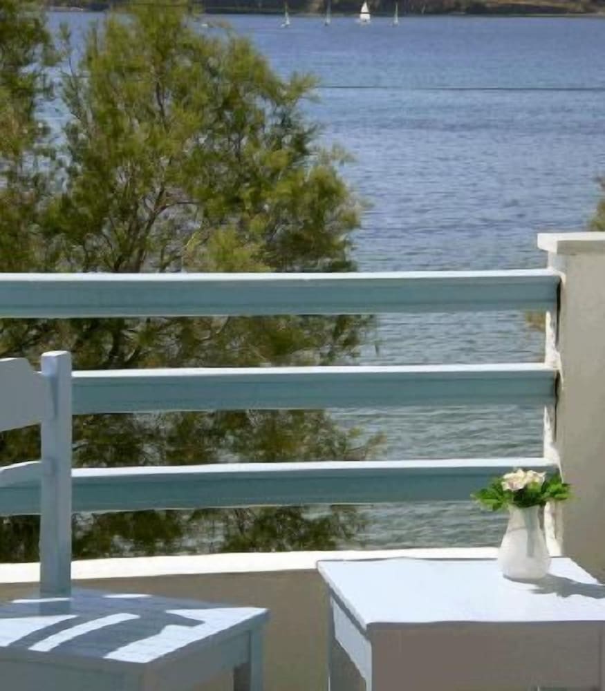 Paros Hotel 39/43