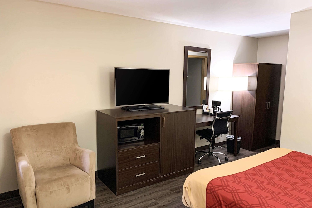 Econo Lodge Portland Downtown, OR 8/12