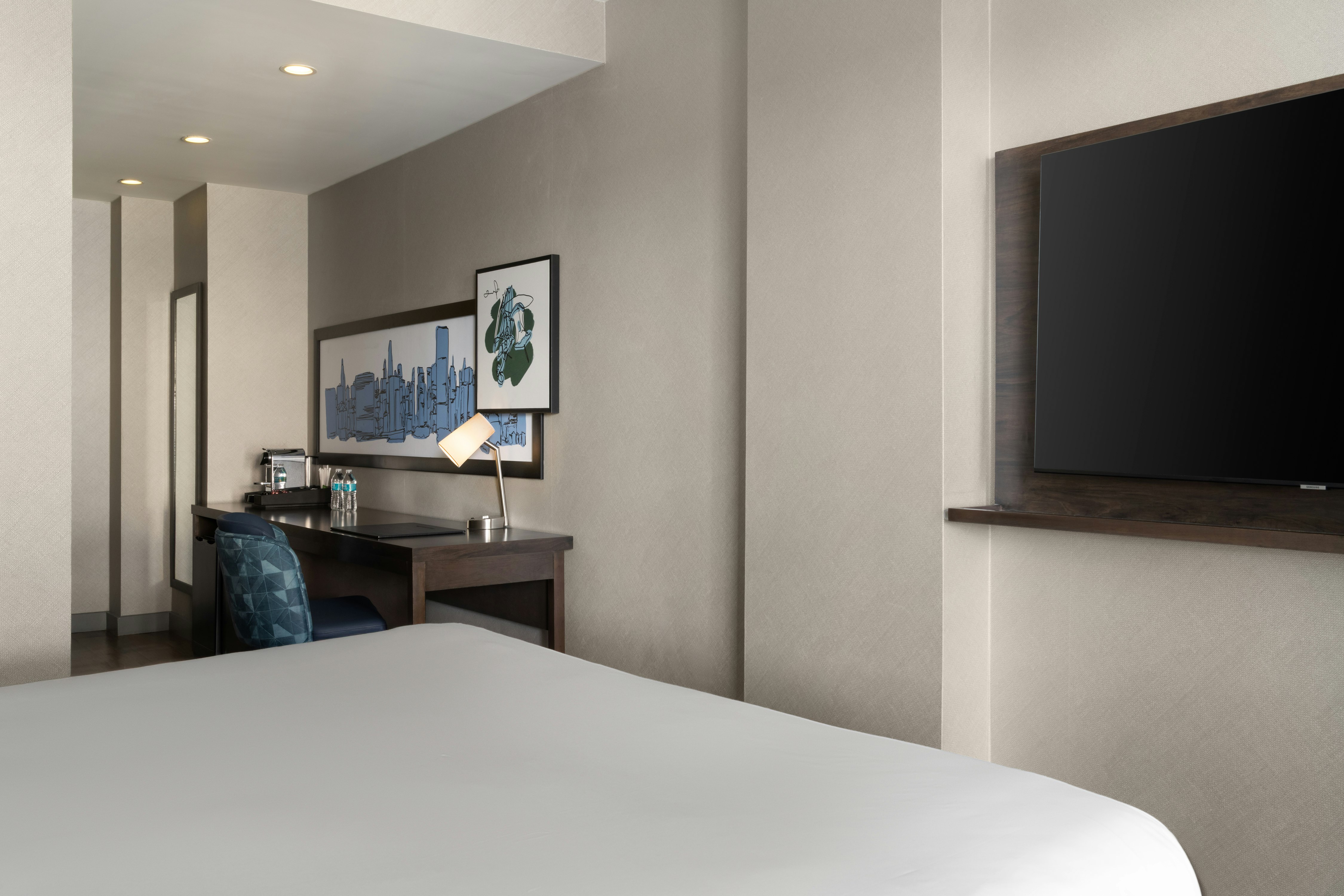 ROOM, KING BED, BALCONY, CORNER