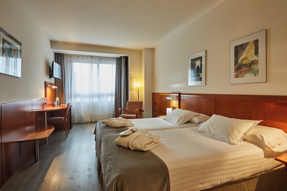 COMFORT, TWIN BEDS