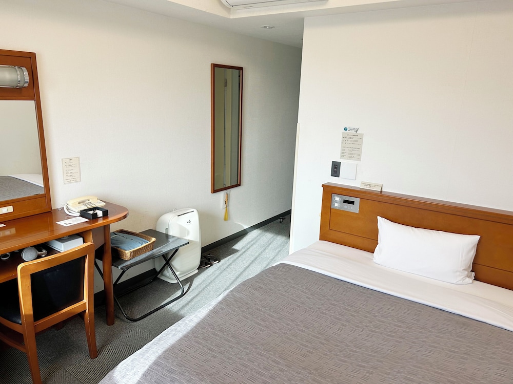 ROOM, SINGLE