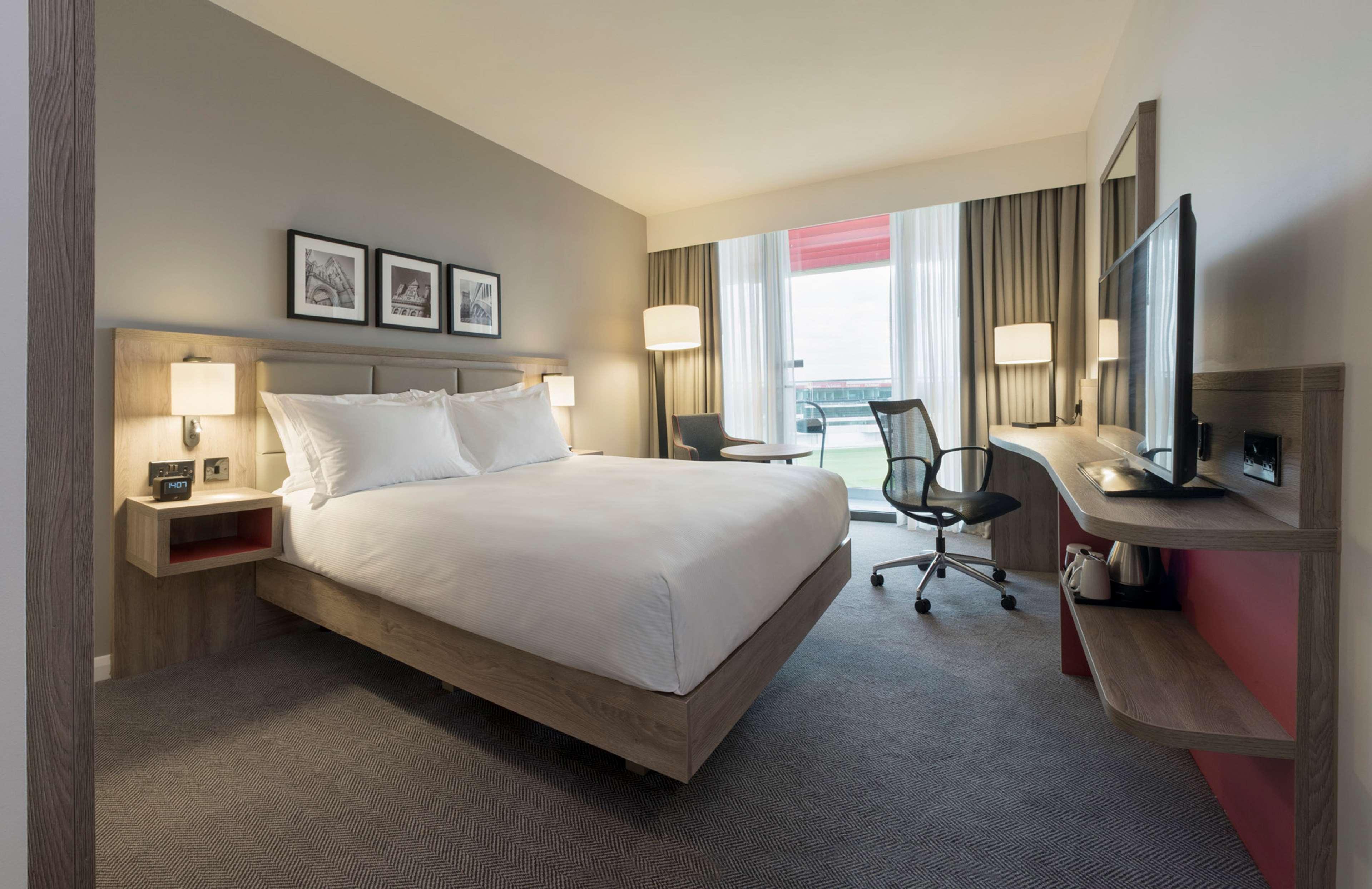 ROOM, KING BED, PITCH VIEW, BALCONY