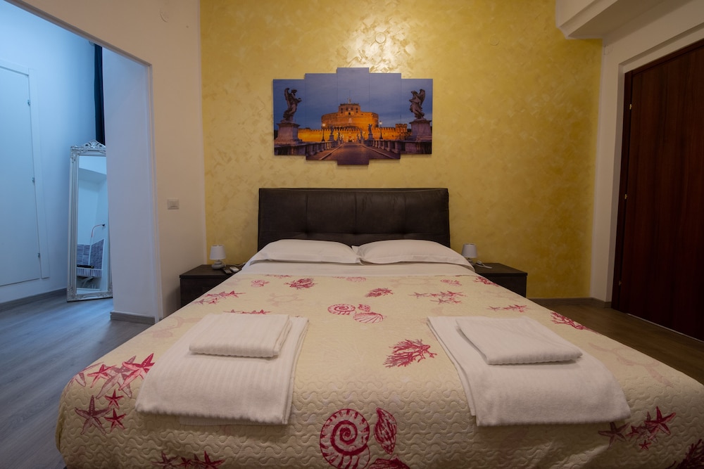 STUDIO, SUITE, QUEEN BED
