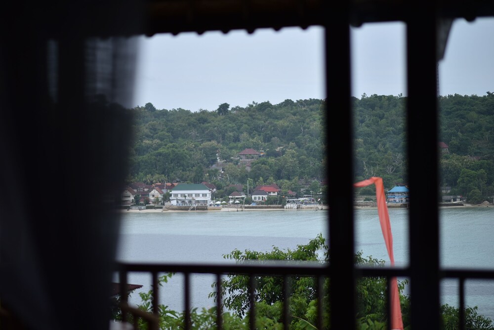 Sunday Huts Lembongan 40/50