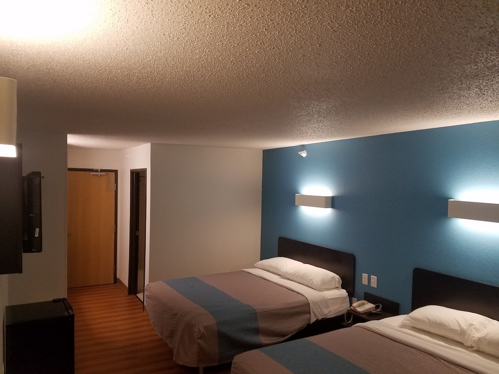 Motel6 Indianapolis, IN - Southport 33/45