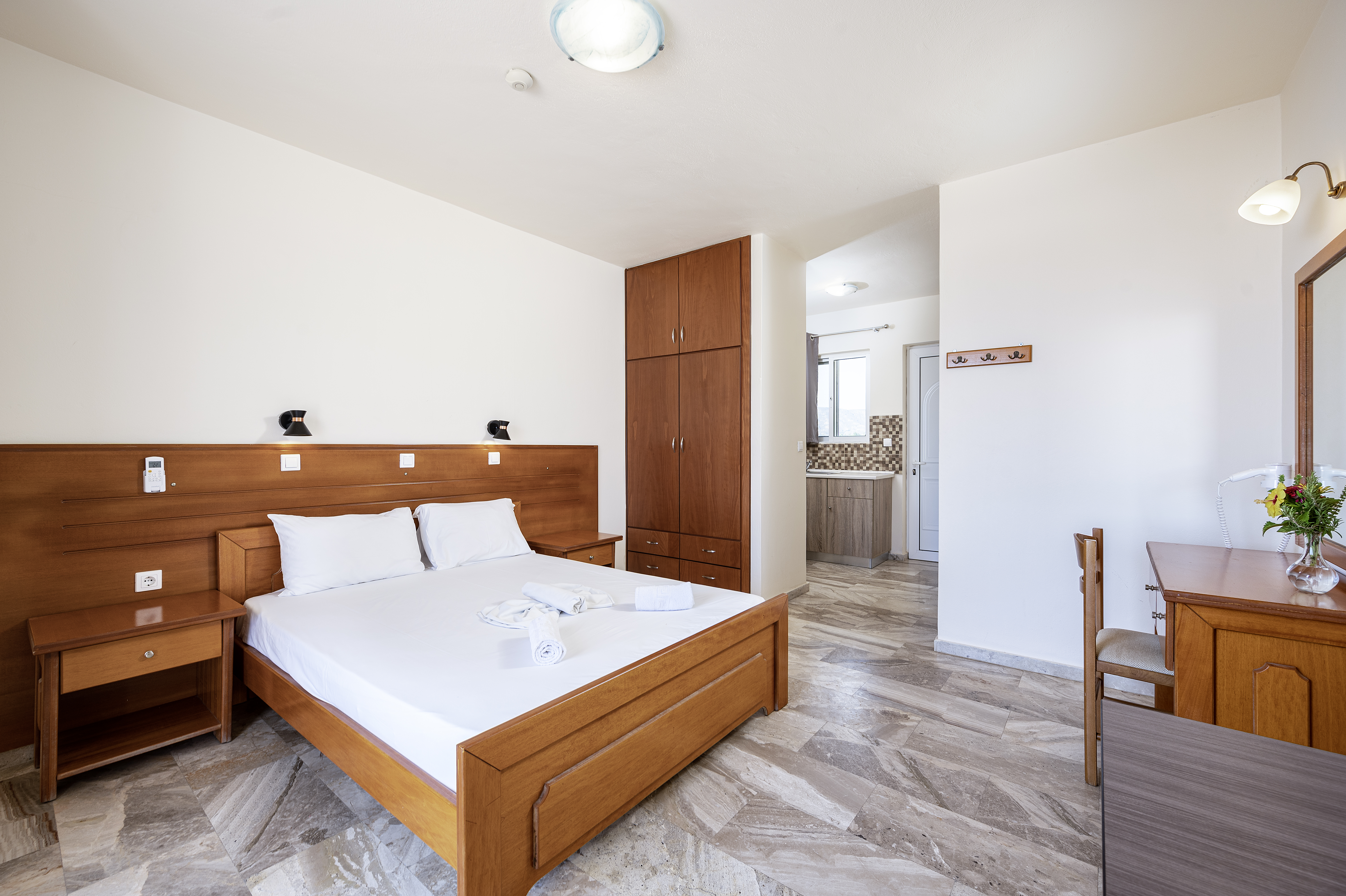 DOUBLE ROOM