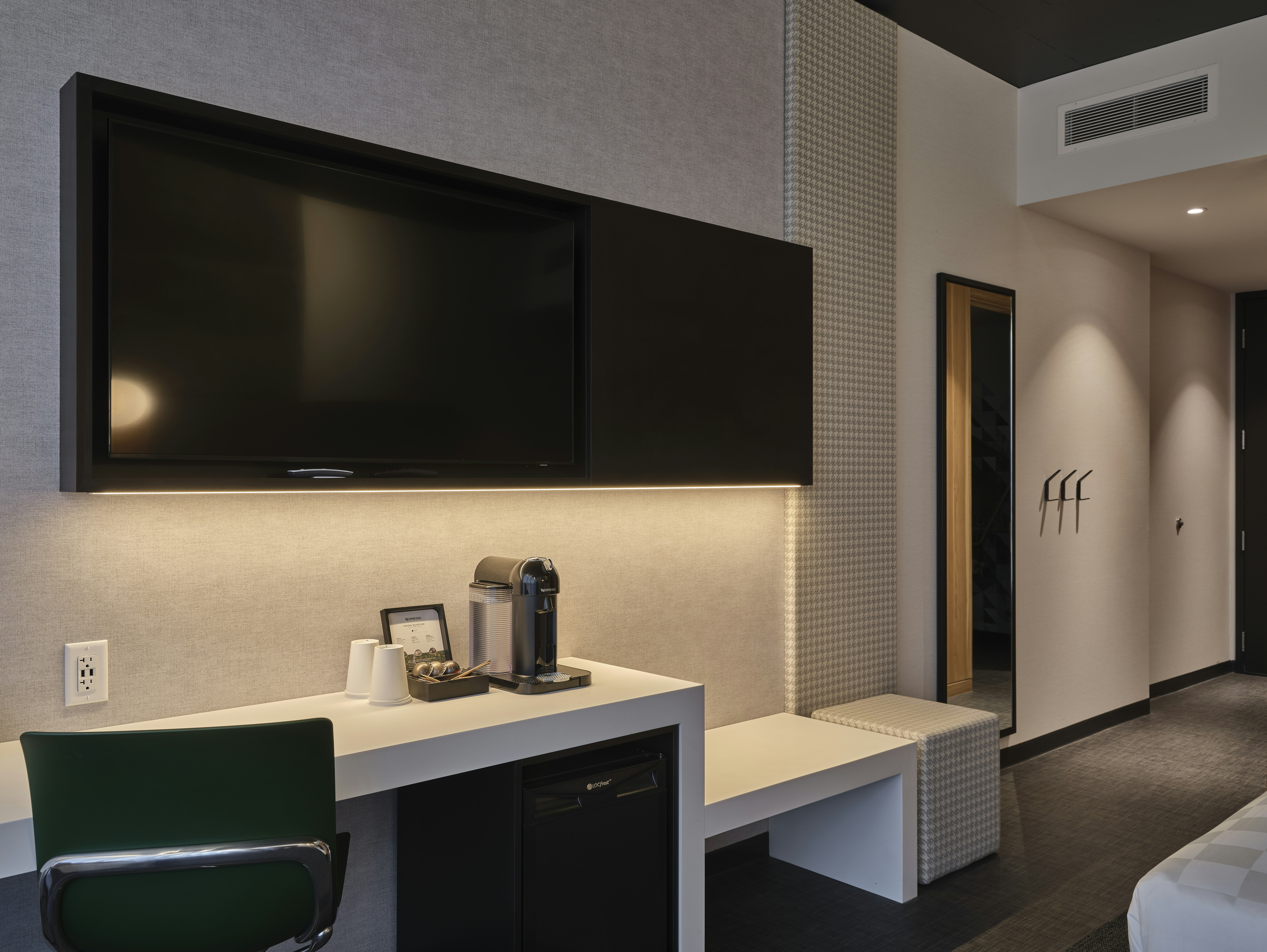 Alt Hotel Calgary University District 13/18