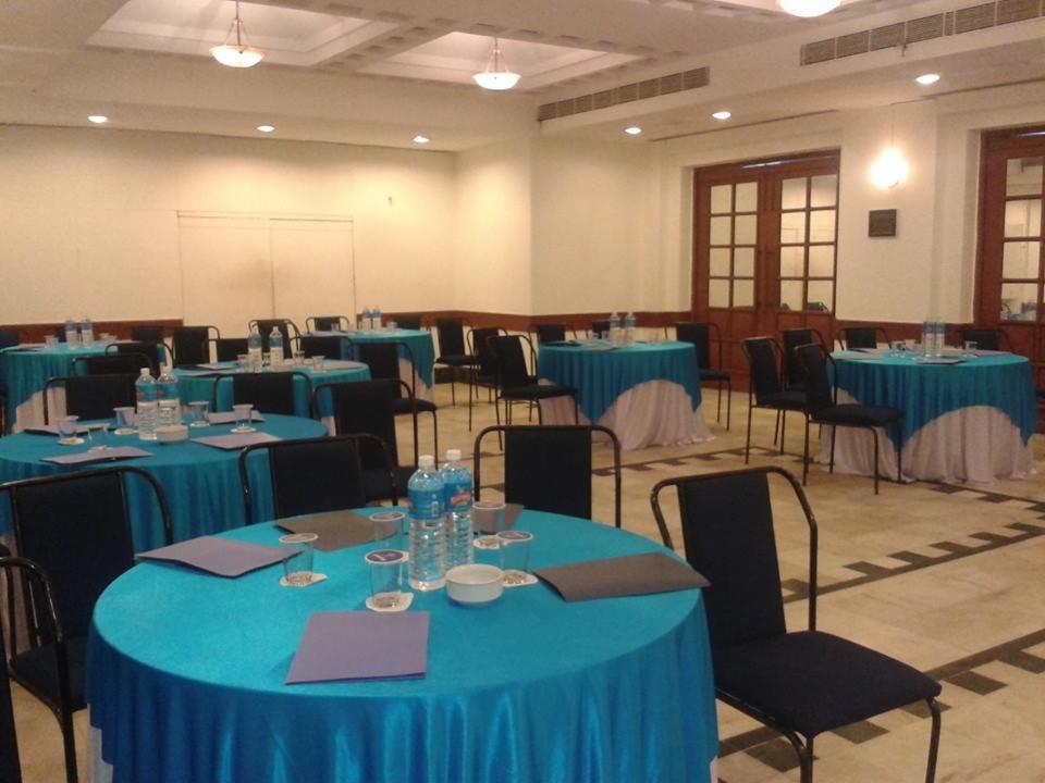 Hotel Yuvraj 31/35