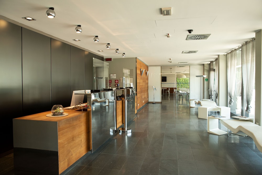 One Hotel & Restaurant 7/50