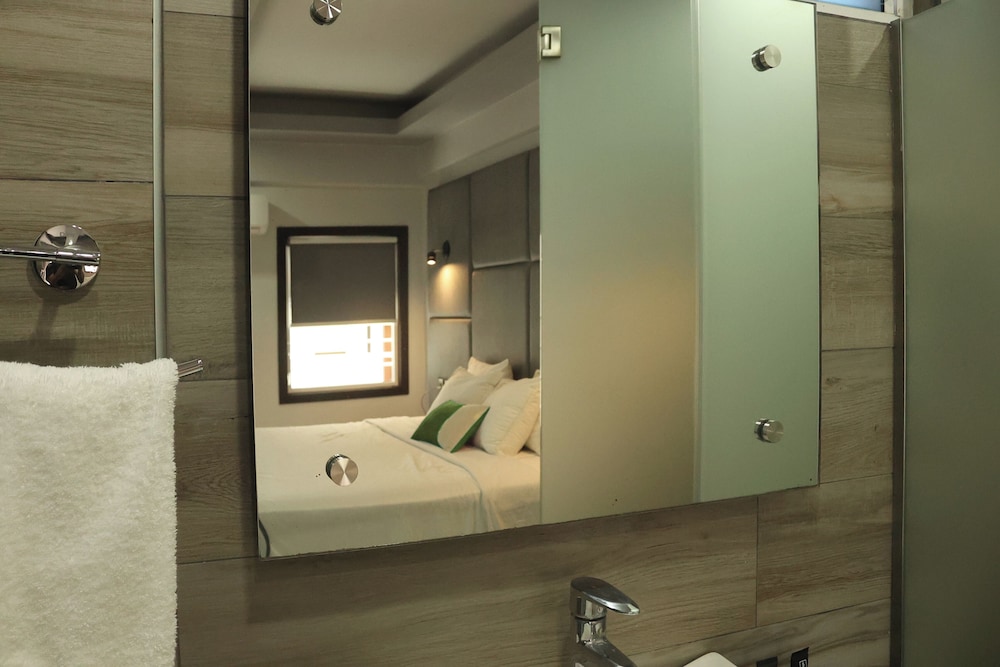 Hotel Grand One Plaza 41/42