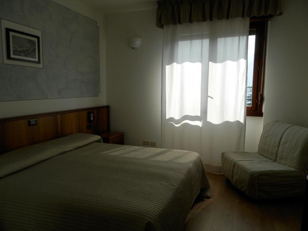 Hotel Continental Lovere 10/32