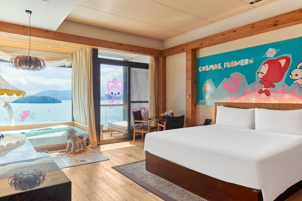 Kids Theme, Premium, 1 King and 1 Single Beds, Lake View