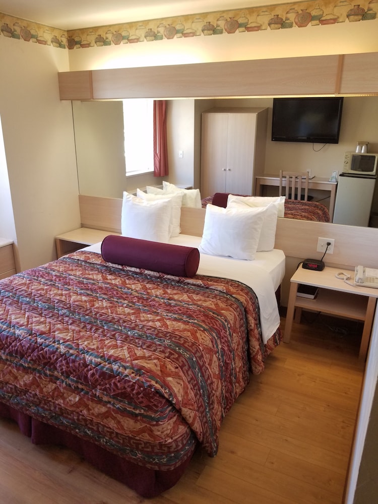 RIVER CANYON LODGE 13/57