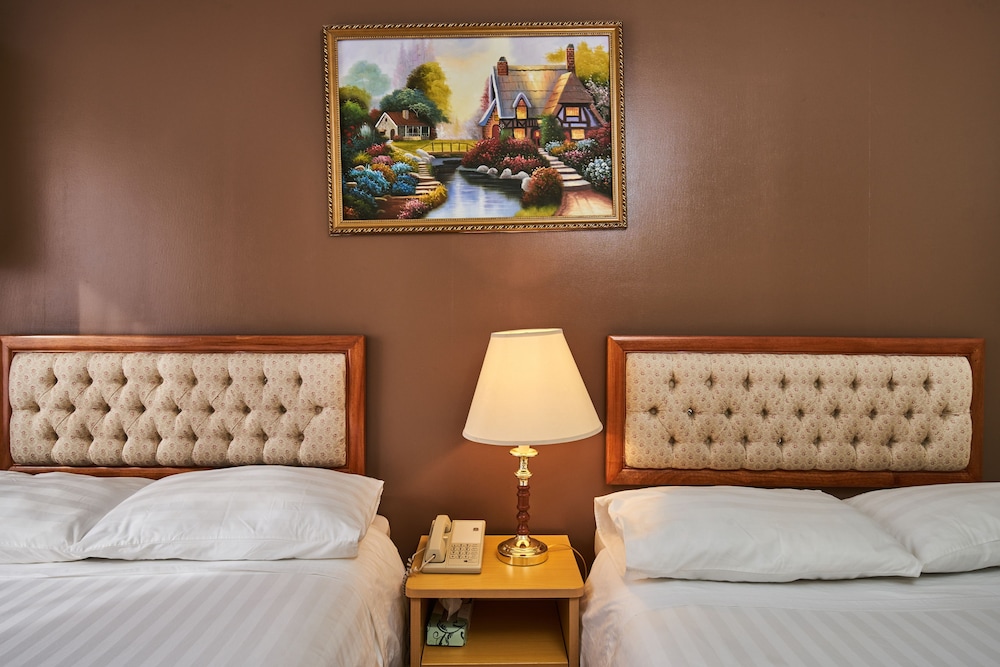 Flushing Hotel 36/60